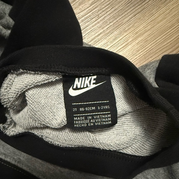 Toddler Girls Nike Gray and Black Sweatshirt - Picture 4 of 5